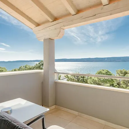 Rogac & Restaurant 4* أوميس