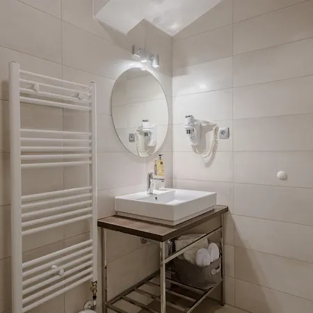 فندق مبيت وإفطار Rogac & Restaurant 4*