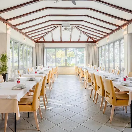 Rogac & Restaurant Nocleg ze śniadaniem 4*